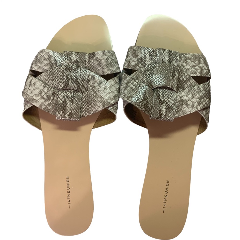 14th & Union Gray Faux Snakeskin Sandals Slip On Flats Size 9 NWOT